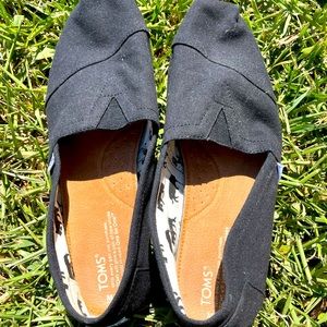 TOMS unisex shoes